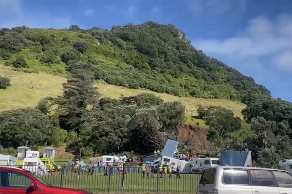 Der Erdrutsch hatte am Donnerstagmorgen Teile des bekannten Campingareals in Neuseeland zerstört und Zelte unter Schlamm begraben.