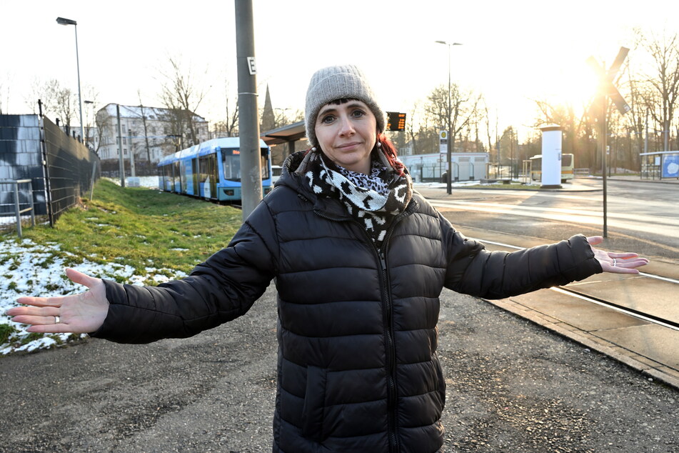 Yvonne Kilian (44, FDP) beklagt das fehlende WC an der Wendeschleife Schönau.