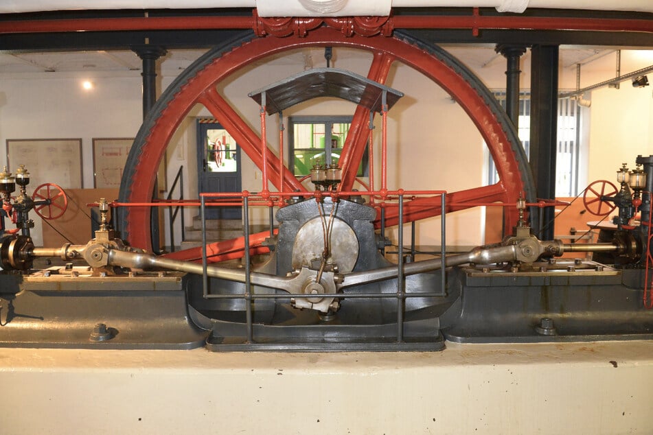 Eine alte Eismaschine von Carl Linde ist in der Paulaner Brauerei zu sehen.