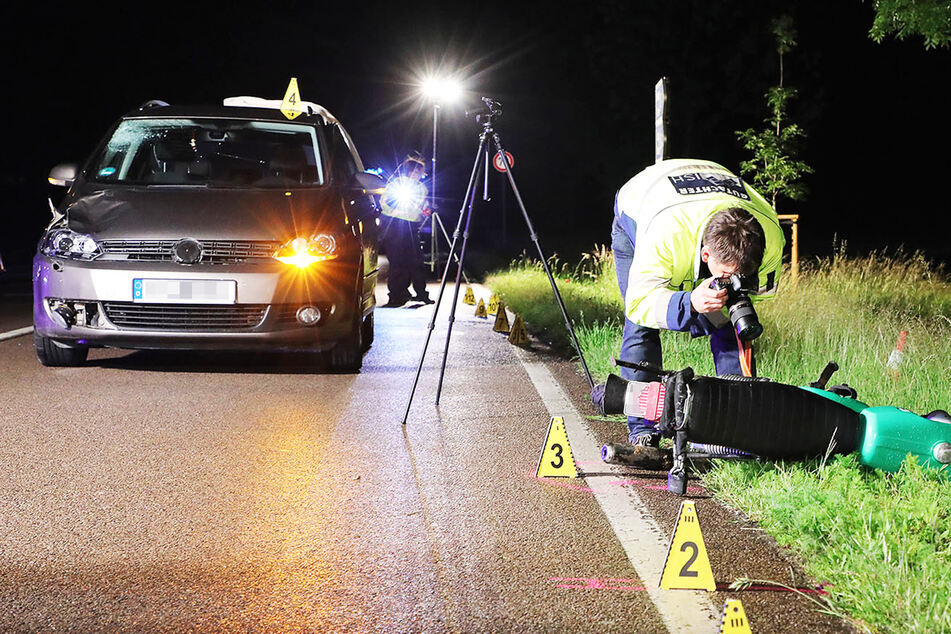 18-Jährige kracht mit VW in Simson: 16-Jähriger lebensgefährlich verletzt!
