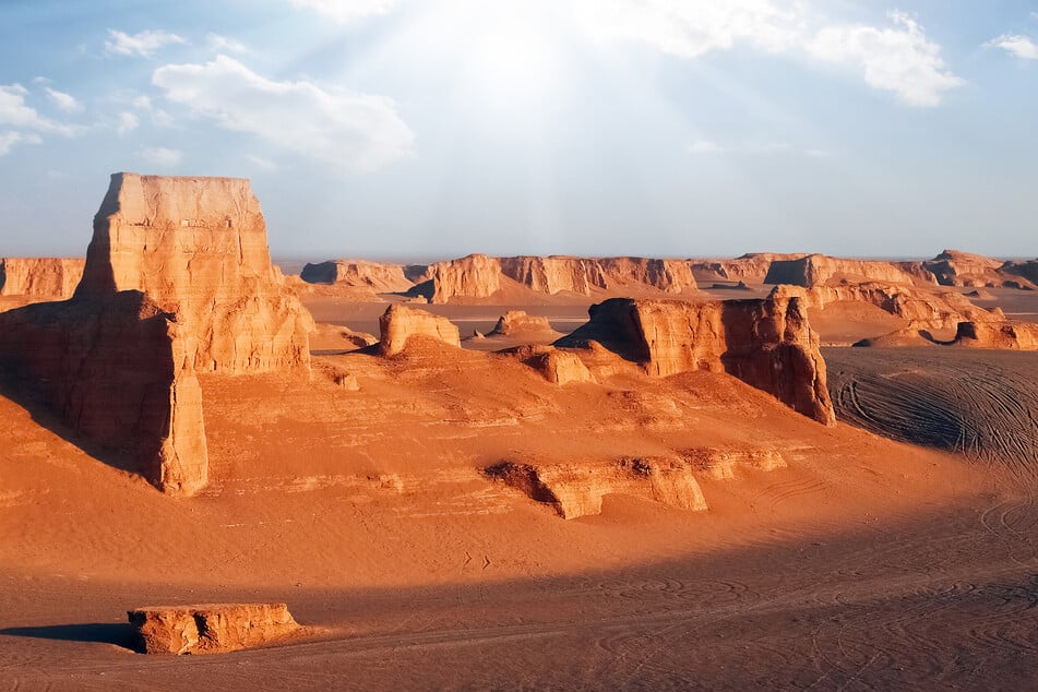 Der heißeste Ort der Welt ist die Wüste Dascht-e Lut im Iran.