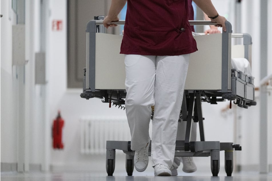 Patient besucht ganze Reihe von Krankenhäusern, dann fliegt der Schwindel auf