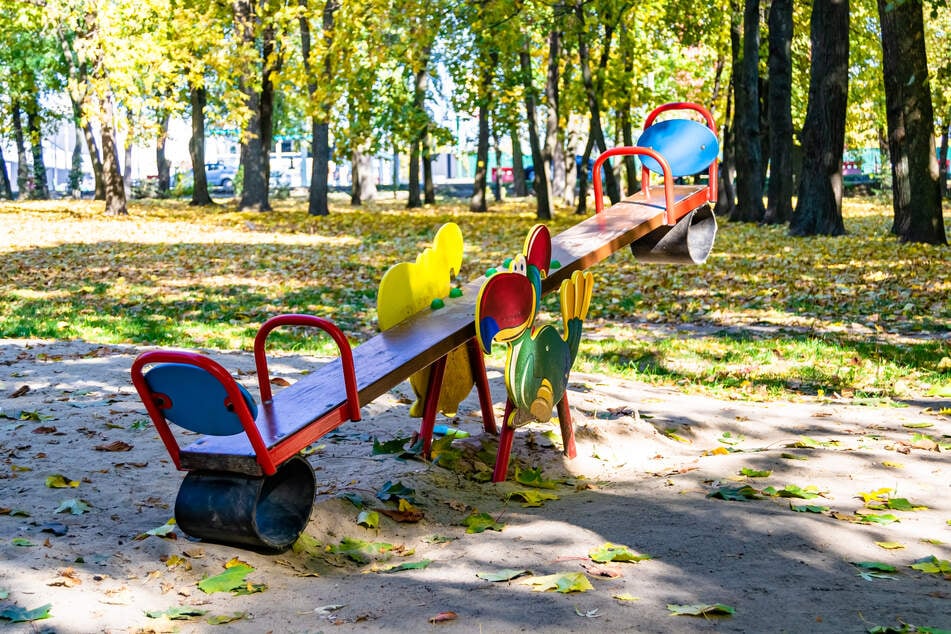 Die Tat geschah auf Höhe eines Spielplatzes. (Symbolbild)