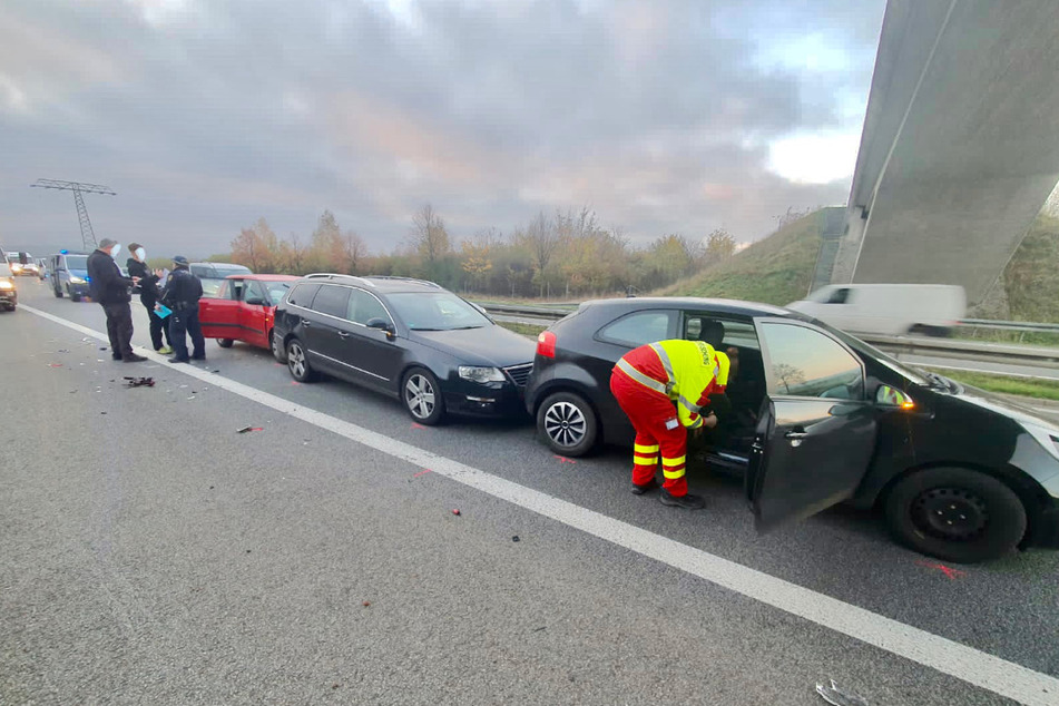 Die rechte Fahrbahn auf der B172a war Richtung Dohna am Dienstagmorgen nach einem Verkehrsunfall blockiert.