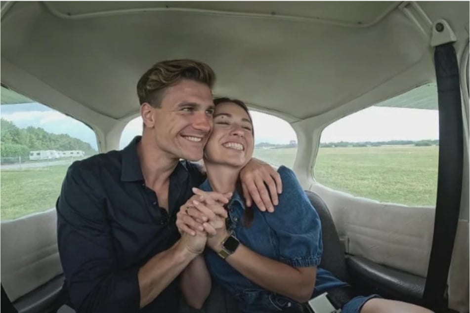 Spargelbauer Friedrich und Lehrerin Laura sind auch Monate nach den Dreharbeiten noch ein Herz und eine Seele.