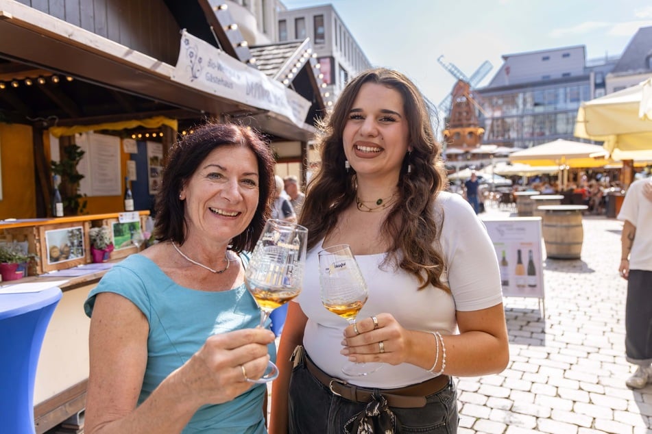 Ulla Bernhard-Räder (65) und Nele Mühlpfurdt (22) kennen sich seit vielen Jahren.