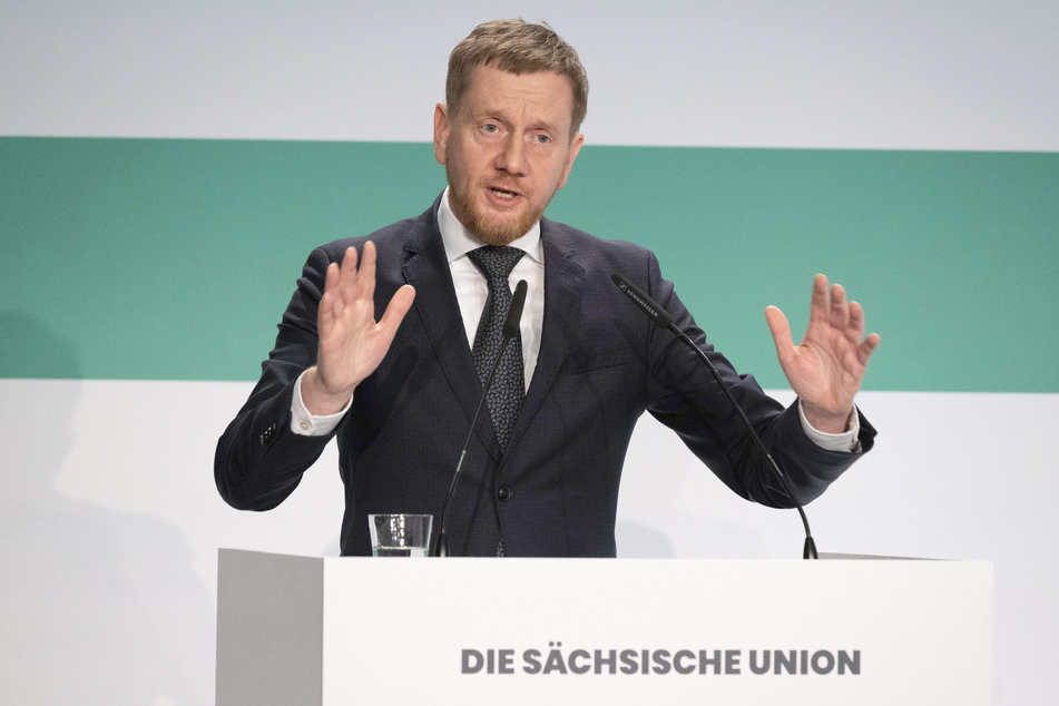 Sachsens Ministerpräsident Michael Kretschmer (48) gibt die Richtung vor. Es sei an der Zeit, dass die Politik ins Handeln komme, so der CDU-Mann.