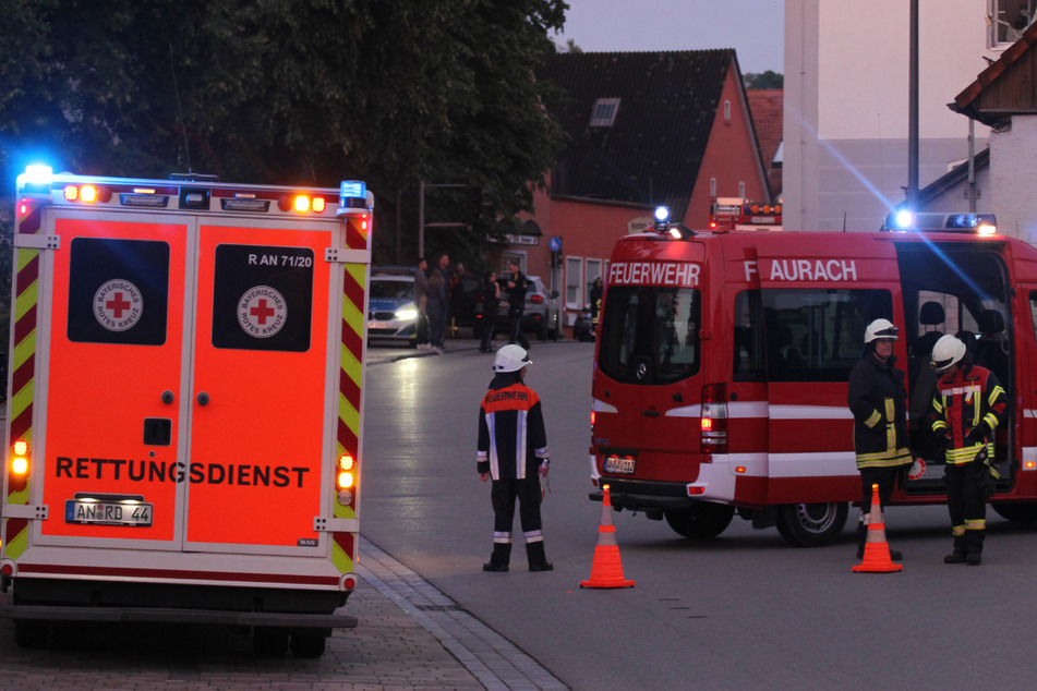 Auch Rettungskräfte waren in Aurach im Landkreis Ansbach vor Ort im Einsatz.