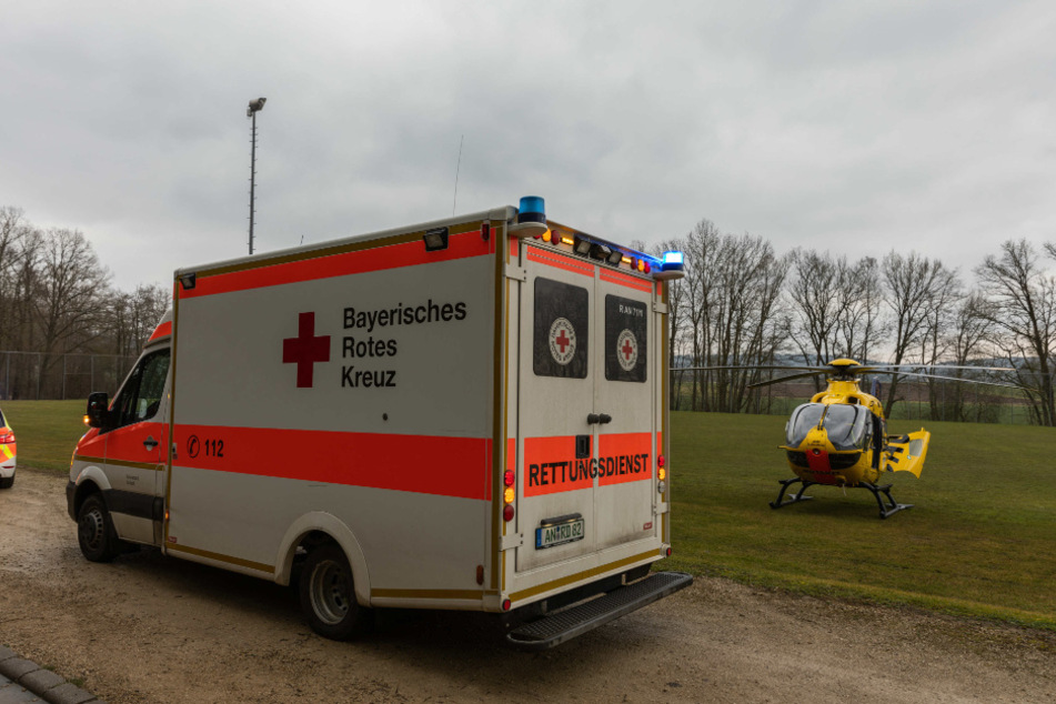 Mit einem Rettungshubschrauber wurde die Verunglückte in eine Klinik gebracht.