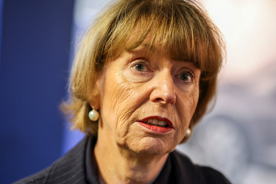 Kölns Oberbürgermeisterin Henriette Reker (68, parteilos) informierte die Schriftstellerin am Telefon über ihre Auszeichnung.