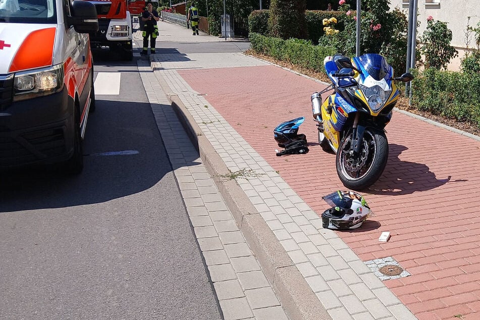 Motorrad und Moped kollidieren: 17-Jährige schwer verletzt