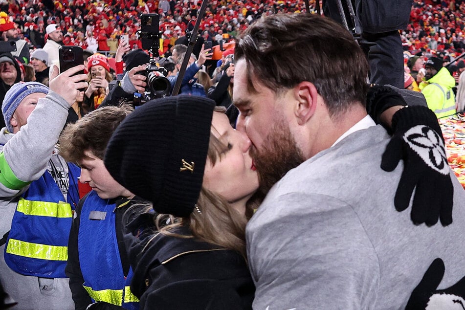 Im Januar 2025 feierten Taylor Swift (35, l.) und Travis Kelce (35) den Einzug des NFL-Stars in den Super Bowl. Aus dem dritten Titel in Folge wurde allerdings am Ende nichts.