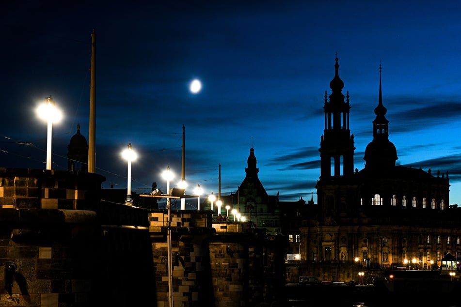 Dresden: Am Freitag bleibt das Licht an zwei wichtigen Dresdner Brücken aus! Das steckt dahinter