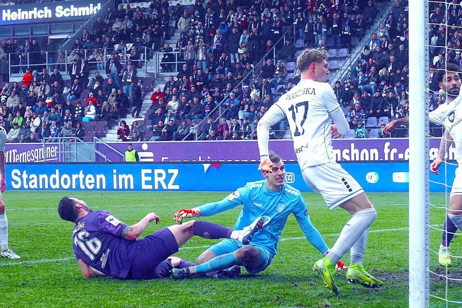 Transfermarkt im Liveticker: Drittligist lässt besten Torjäger nach Südkorea ziehen