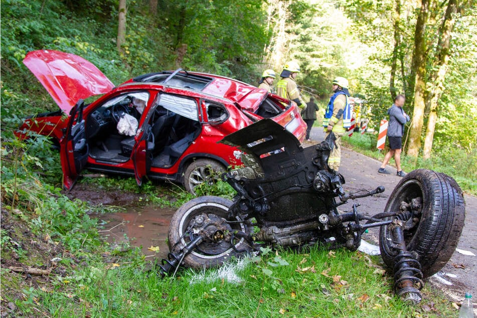 Motorblock rausgerissen: Vierköpfige Familie verunglückt mit ihrem BMW