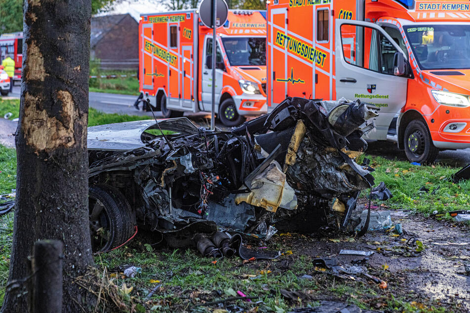 Bei dem Unfall in Rheurdt-Schaephuysen starben am Montag drei Menschen.
