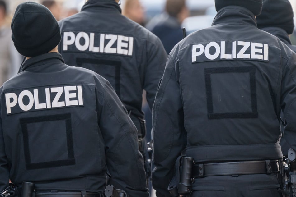 Drei Polizeibeamte waren nach dem Zwischenfall in München in der Nacht zum Sonntag nicht mehr dienstfähig. (Symbolbild)