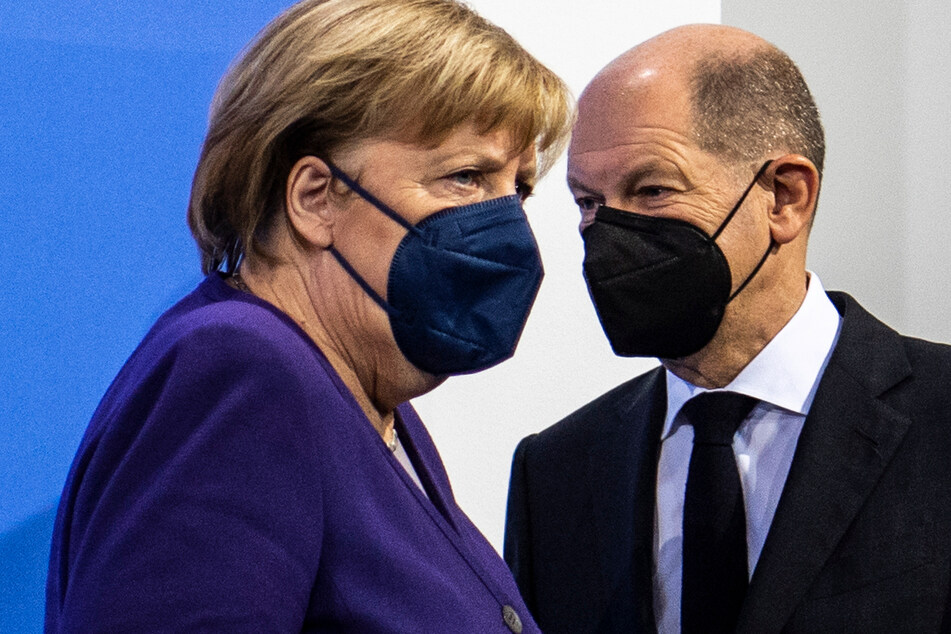 Angela Merkel (67, CDU) und Olaf Scholz (63, SPD) stellten die neuen Maßnahmen nach der Ministerpräsidentenkonferenz zur Coronavirus-Pandemie am Donnerstag zusammen vor.