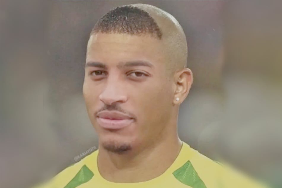 Zum Verwechseln ähnlich – oder? VfB-Star Jamie Leweling (25) als "R9".