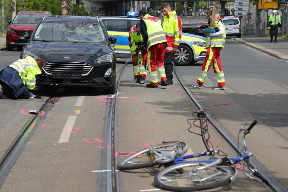 Ford erfasst Fahrrad-Fahrer auf der Freiberger Straße