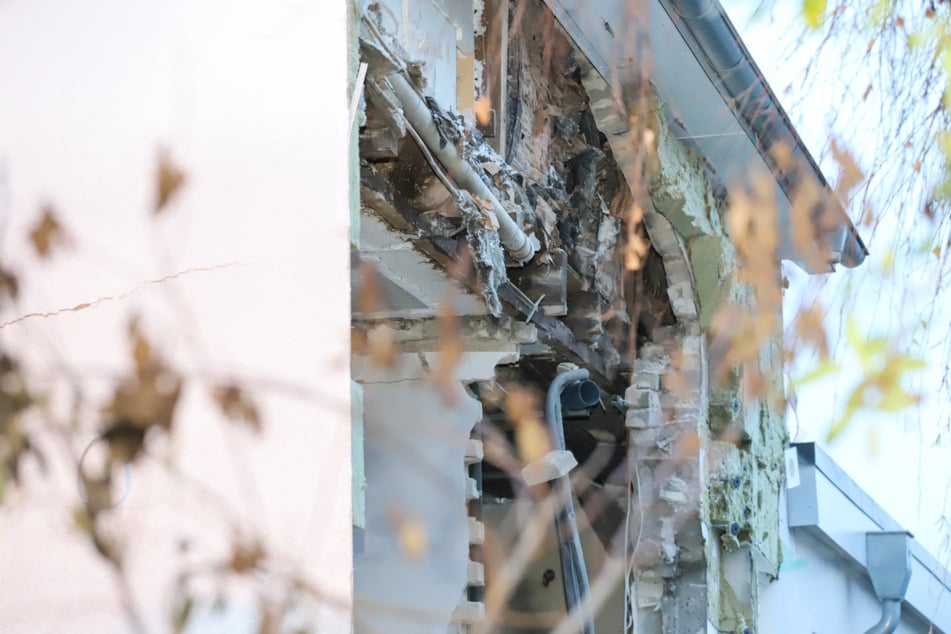 In Pinneberg sind mehrere Gebäude nach einer Explosion einsturzgefährdet.