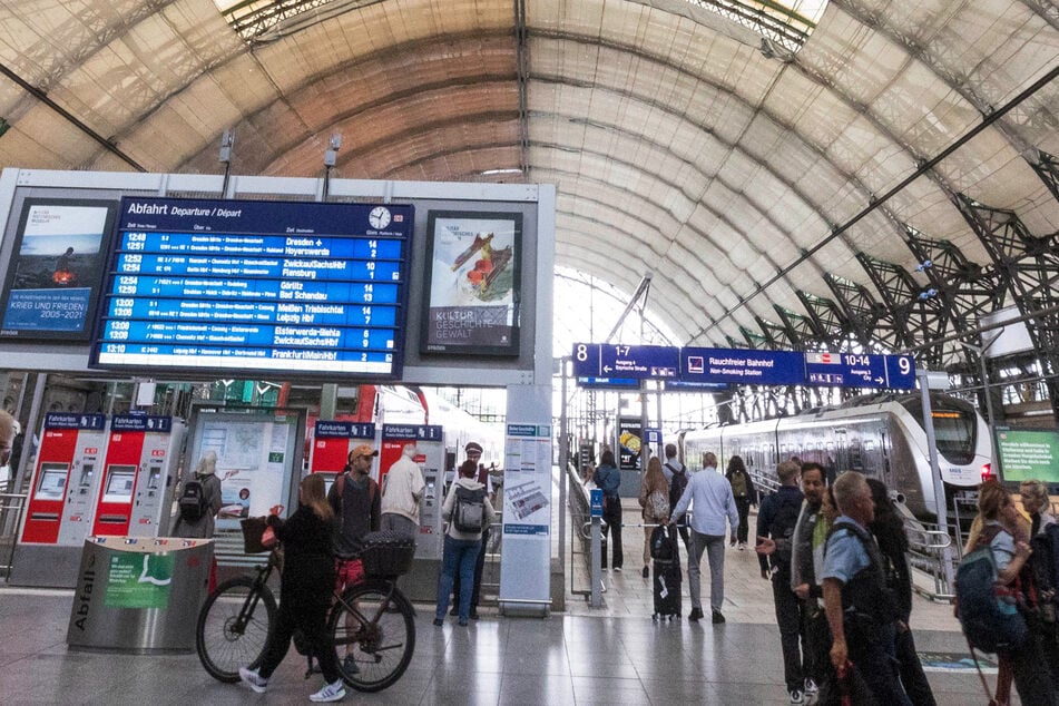 Am Dresdner Hauptbahnhof wurde ein 51-Jähriger so schwer verletzt, dass er starb. (Archivbild)