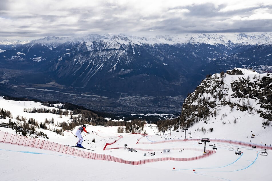 Der Ski-Weltcup lockt auch dieses Jahr wieder zahlreiche Wintersport-Fans nach Crans-Montana. Doch wie genau die Feierlichkeiten nach der Brand-Katastrophe in der Silvesternacht aussehen sollen, ist noch unklar.