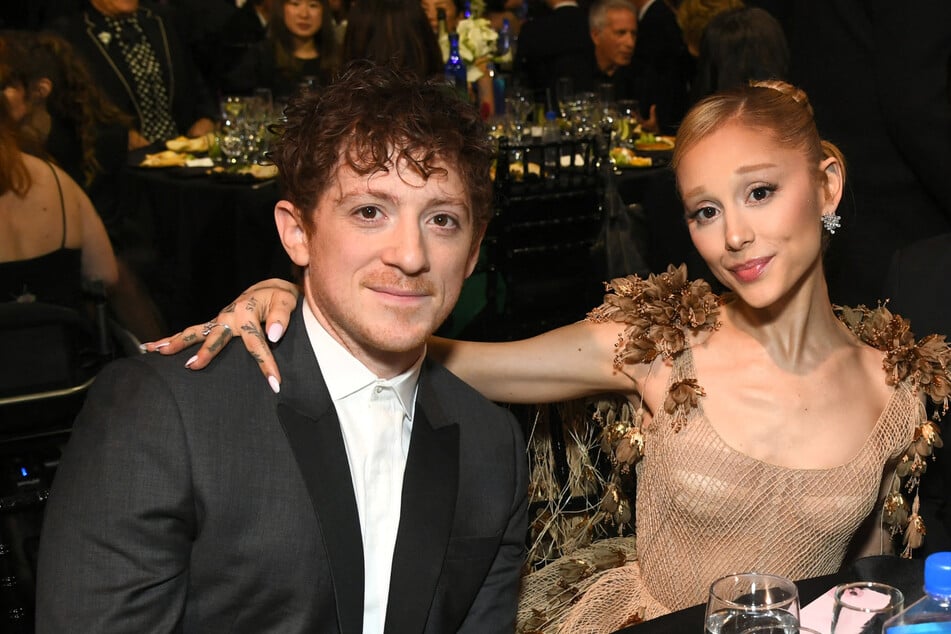 Anfang 2025 zeigten sich Ethan Slater (34) und Ariana Grande (32) verliebt bei den Critics' Choice Movie Awards.
