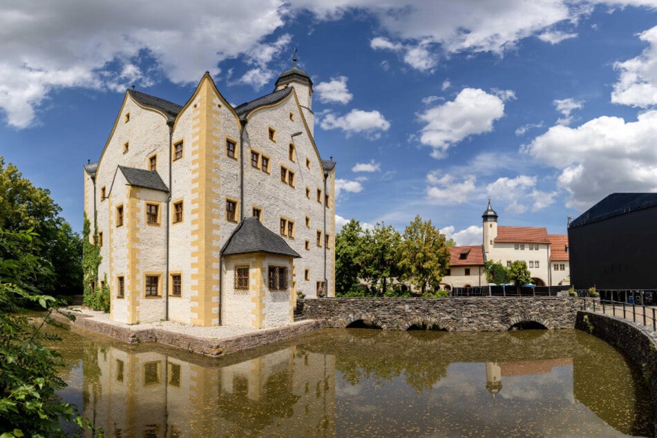 Im Schlosshof erwartet Euch am Wochenende ein romantischer Mittelaltermarkt.