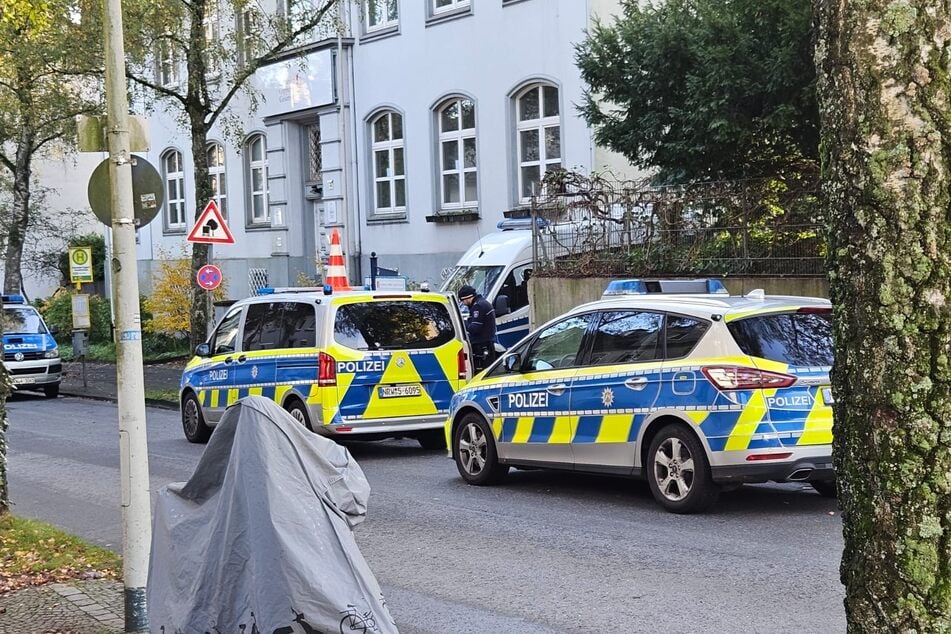 Bombendrohungen gegen drei NRW-Schulen: Staatsschutz ermittelt!