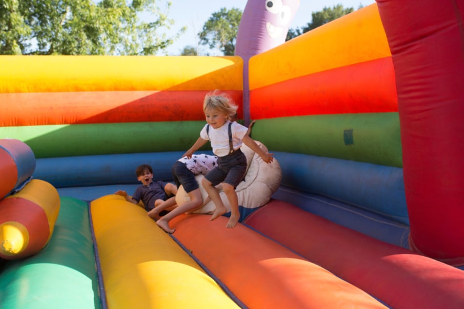 Auch eine Hüpfburg erwartet die Kinder beim "Drambambala". (Symbolbild)