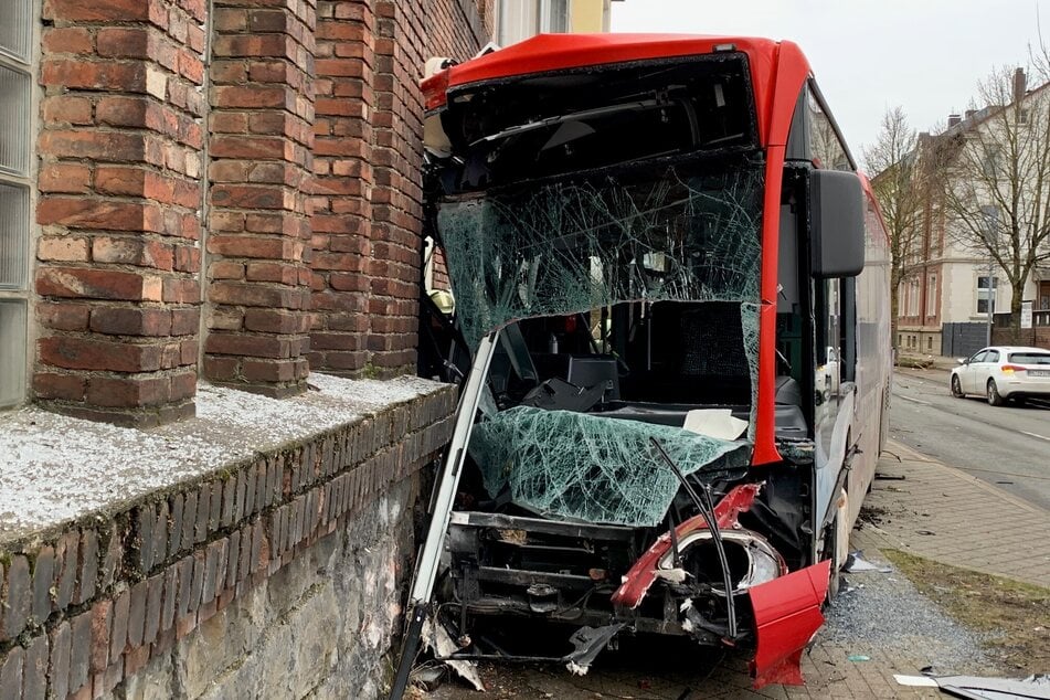 In Hemer im Sauerland hat es einen schweren Busunfall gegeben.