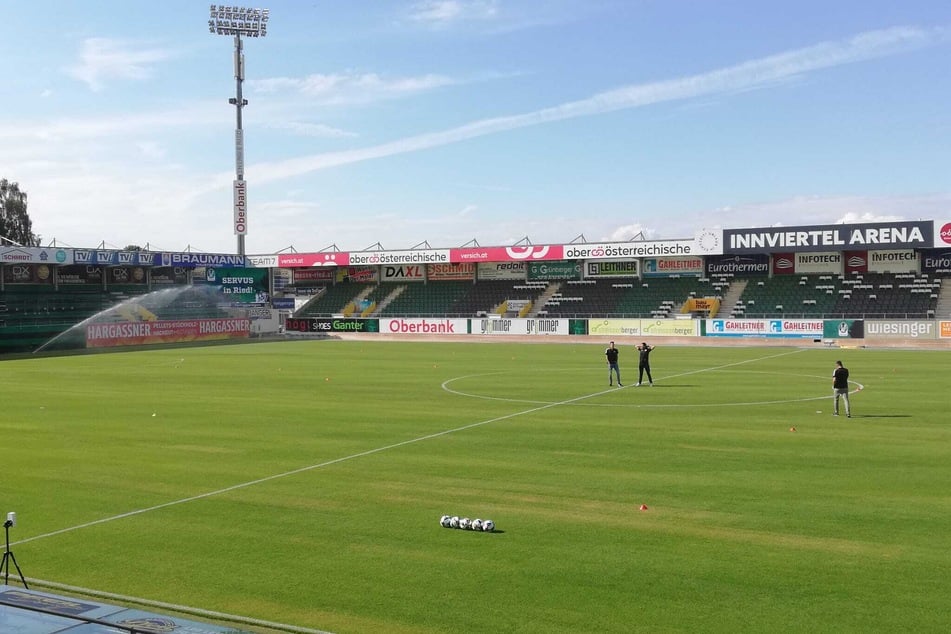Die Innviertel Arena in Ried bietet Platz für 7300 Zuschauer. Der Schnitt liegt in Bundesliga-Zeiten bei rund 5000 Leuten.