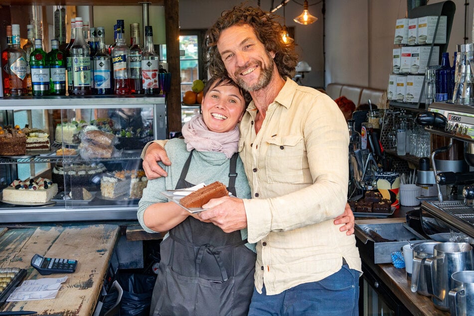 Wirt Rene Kuhnt (57) mit seiner Mitarbeiterin Anett Krasse im beliebten "T1".