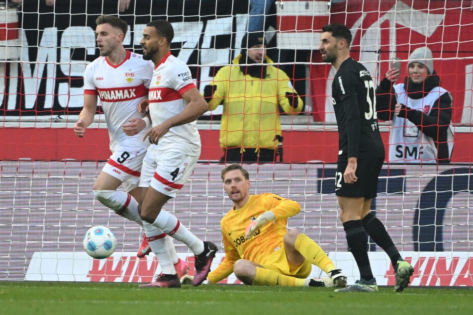 Per Foulelfmeter erhöhten die Stuttgarter auf 3:0.