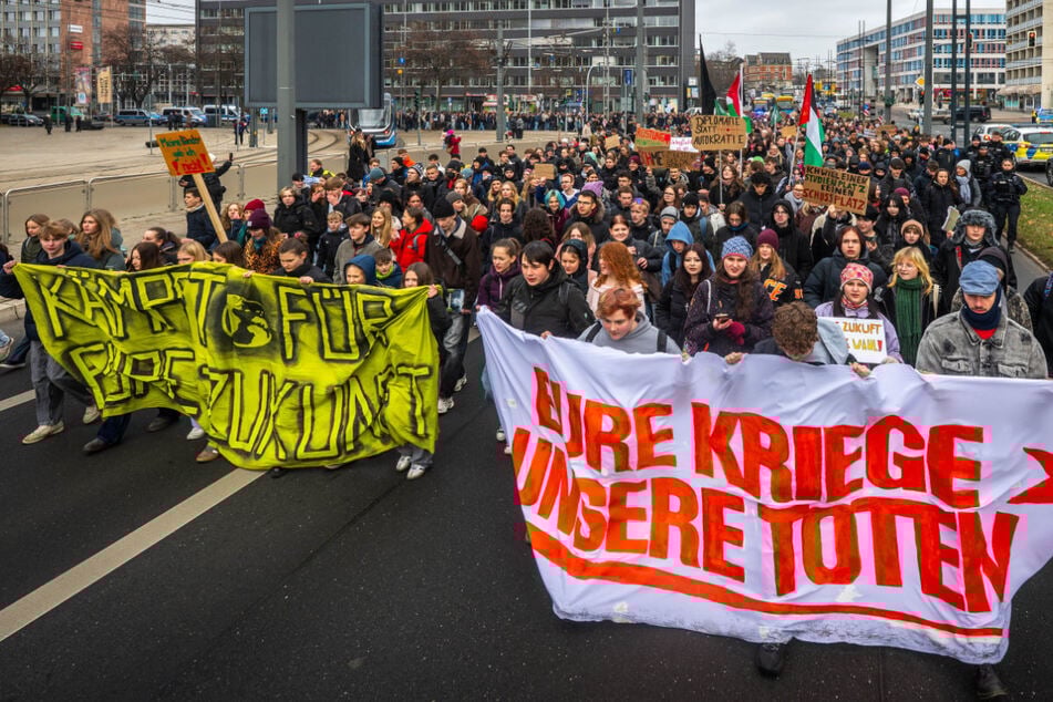 Chemnitz: Gegen neue Wehrpflicht: Demo in Chemnitz