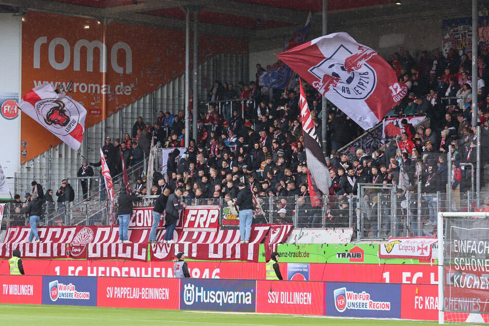 Gut 1500 Fans von RB Leipzig mussten im Gästeblock während des Spiels einen ziemlichen Gestank ertragen.