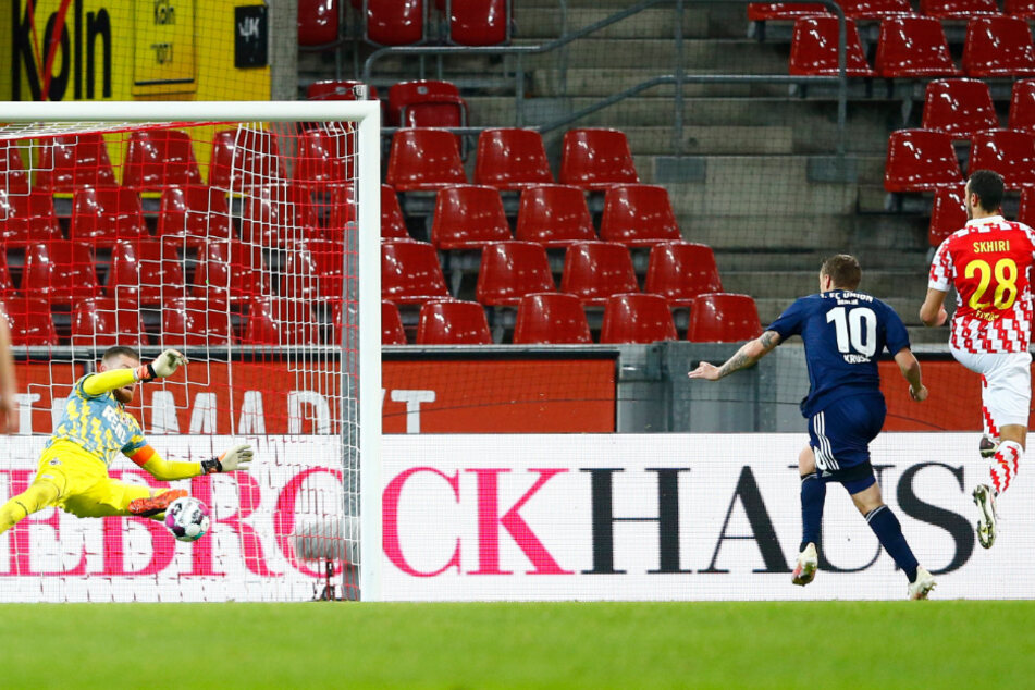 Max Kruse scheiterte zunächst von Punkt, erzielte aber mit dem Nachschuss das 2:1.