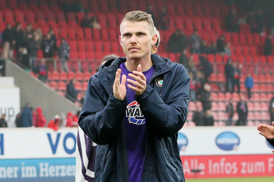 Applaus: Steve Breitkreuz bedankt sich für fünf Jahre in Aue.