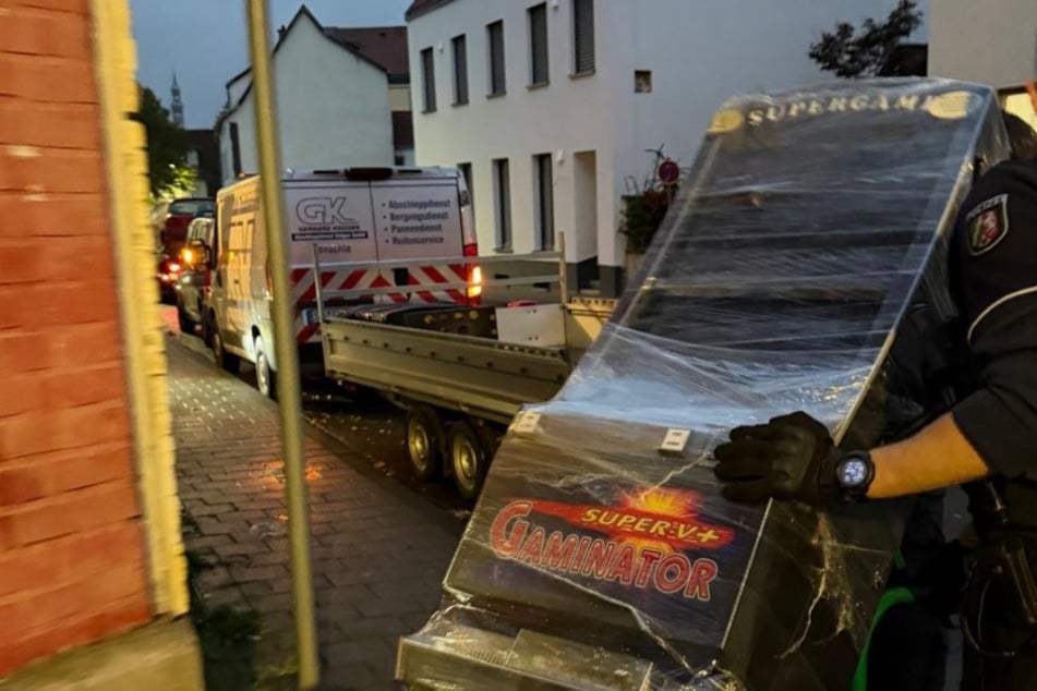Im Hinterzimmer einer Teestube: Ermittler beschlagnahmen "Gaminator"