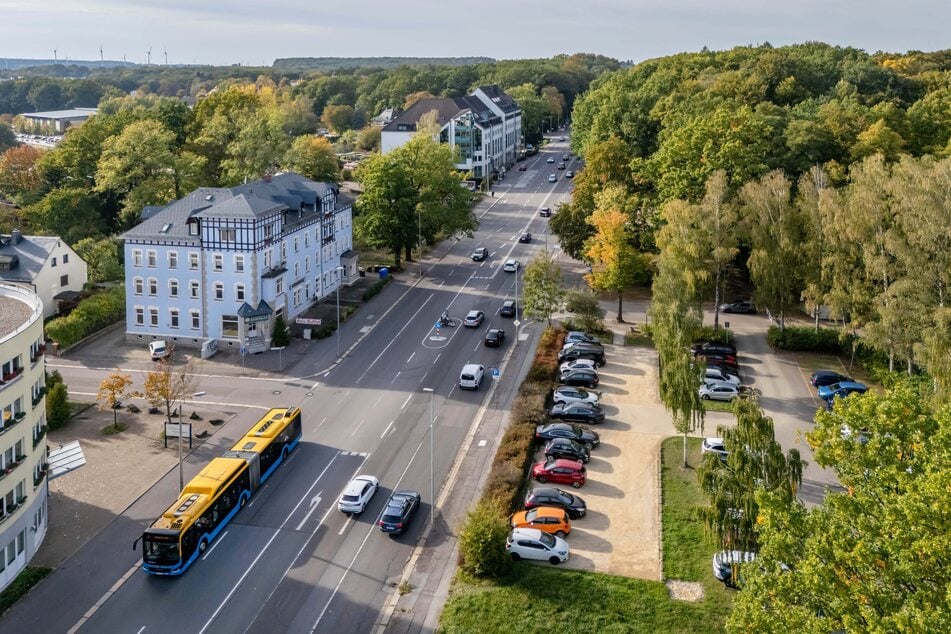 Auf Höhe der Gottfried-Keller-Straße entfallen laut Planungen Parkplätze an der Leipziger Straße. Auch Bäume müssen dort dran glauben.