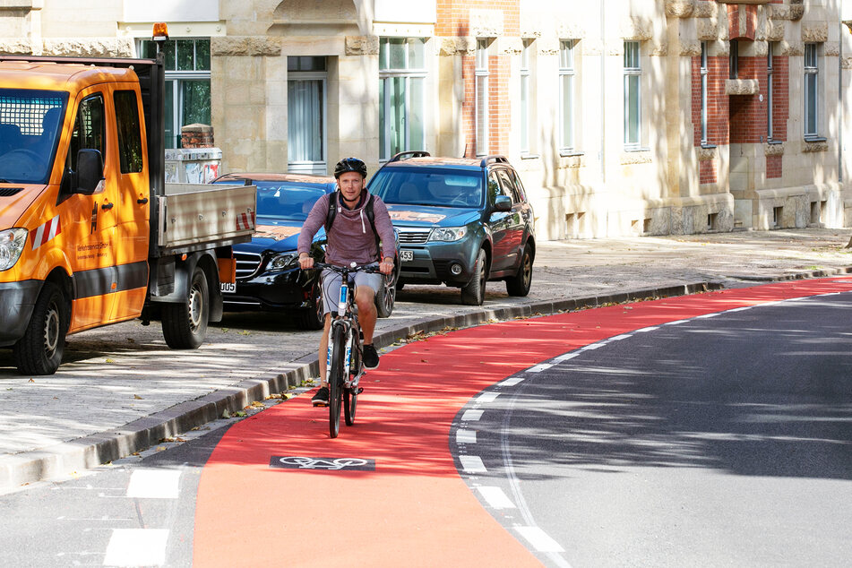 Der neue Radweg auf der Wernerstraße bietet mehr Sicherheit, die ging aber zu Lasten von Parklätzen.