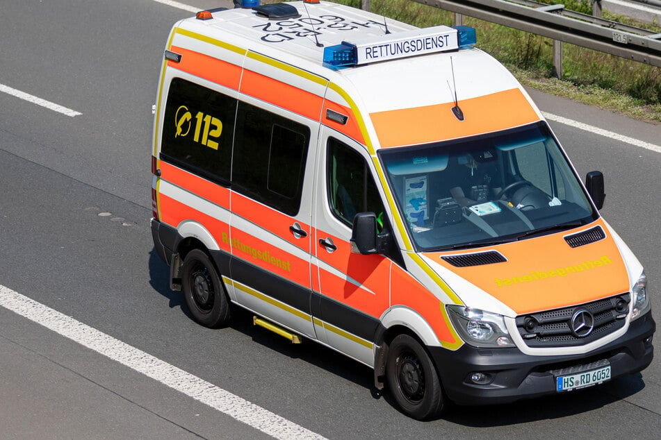VW kracht in Rettungswagen: Fünf Menschen bei Unfall im Harz verletzt