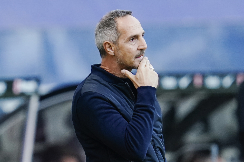 Eintracht Frankfurts Trainer Adi Hütter (50) muss im DFB-Pokal bei Bayer 04 Leverkusen auf Filip Kostic (28) verzichten.