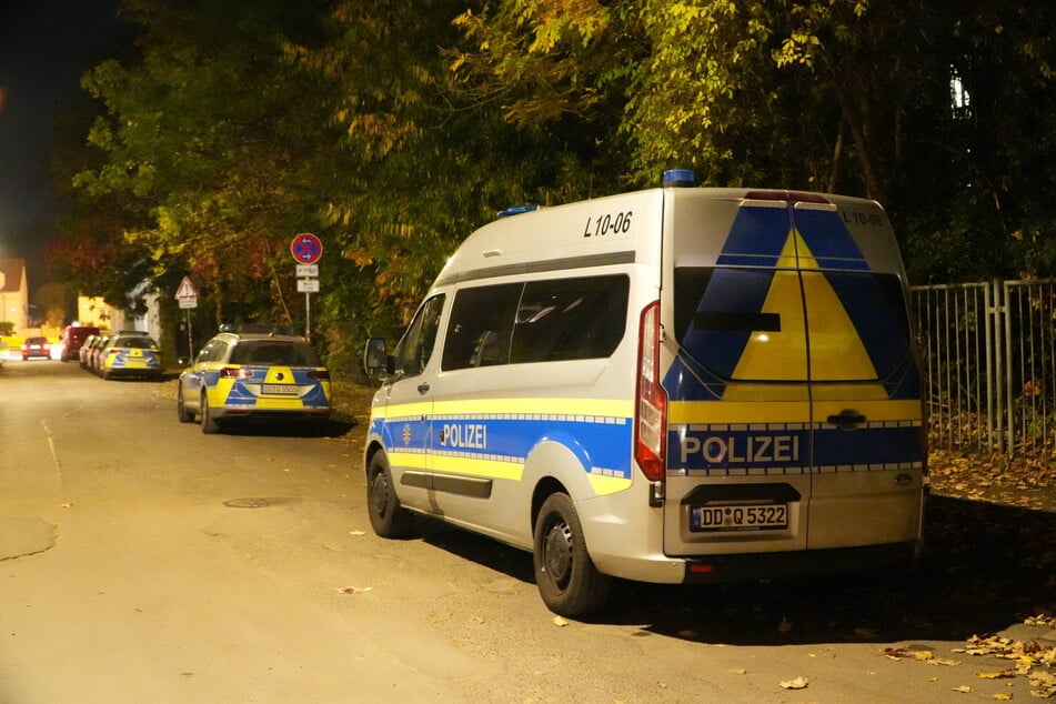 Polizei und Rettungswesen waren am Freitagabend in Kleinzschocher vor Ort.