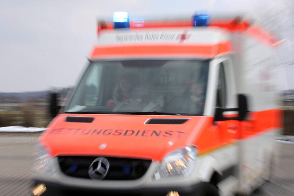Der Rettungsdienst brachte die Verletzten ins Krankenhaus. (Symbolfoto)