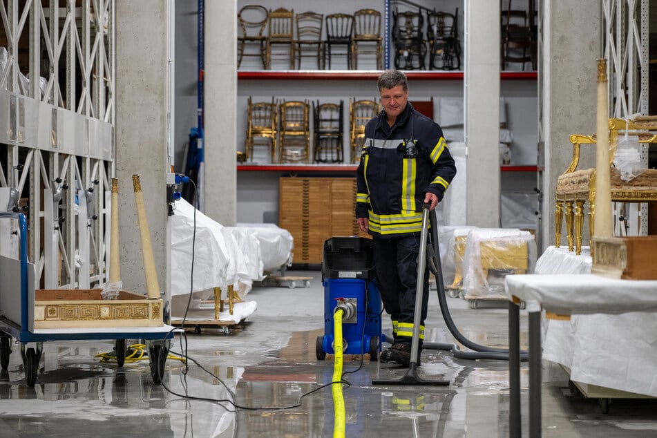 Die Feuerwehr war mit Wassersaugern im Einsatz.