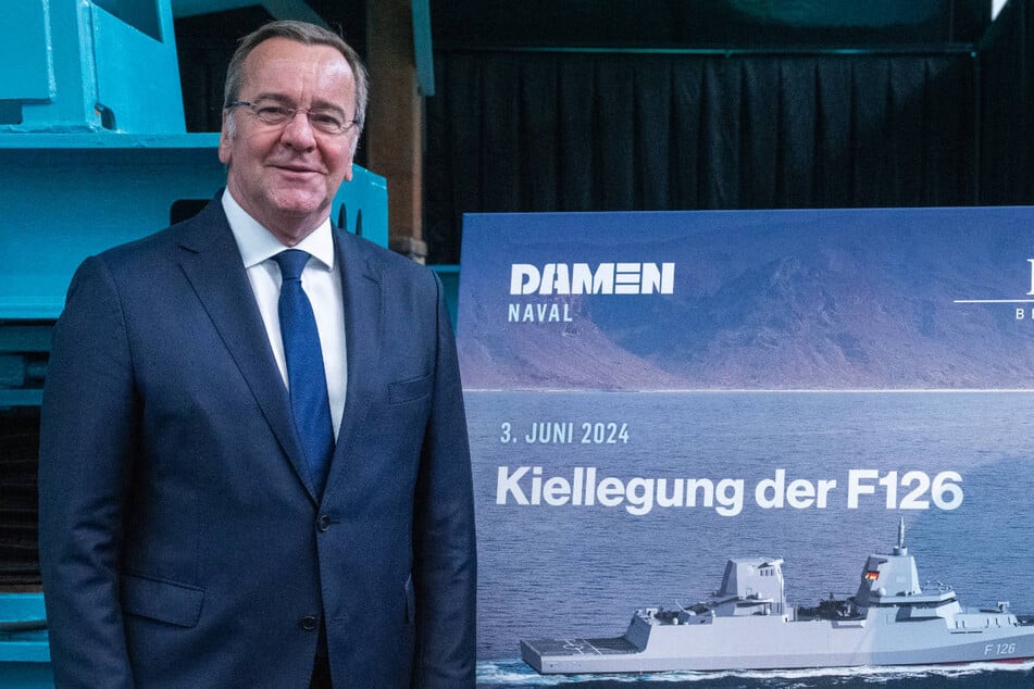 Verteidigungsminister Boris Pistorius (65, SPD) hat bei der Kiellegung der Fregatte von einer Zeitenwende für Deutschland gesprochen.