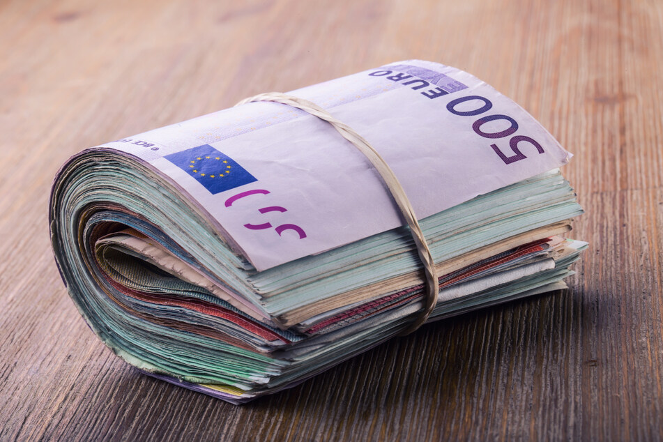 In Aue wurden bei der Kontrolle eines jungen Mannes mehrere Pakete mit Geld entdeckt. (Symbolbild)