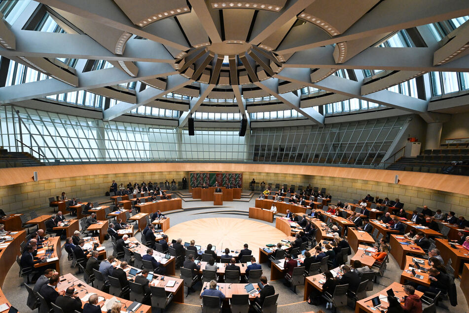 Im NRW-Landtag werden zurzeit die "NRW-Pressefotos 2022" ausgestellt.
